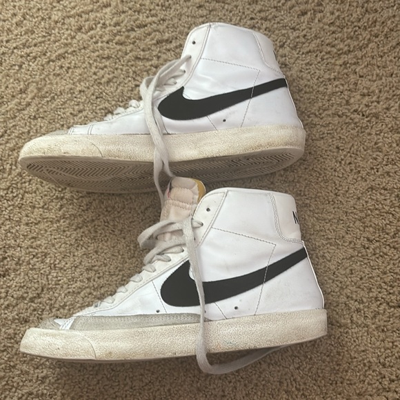 Barely worn Nike blazers - Picture 3 of 3